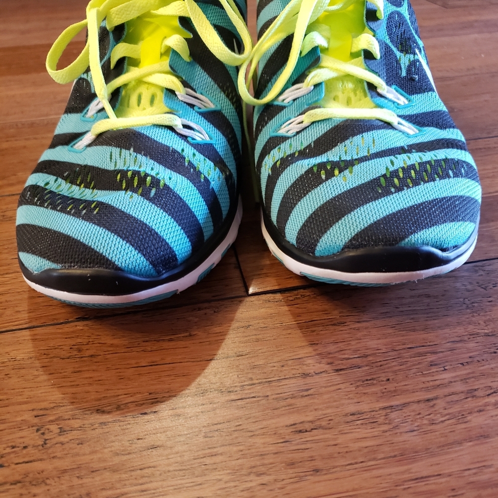 🦋 NEW NIKE FREE RUNNING SHOES🦋 - Picture 8 of 13